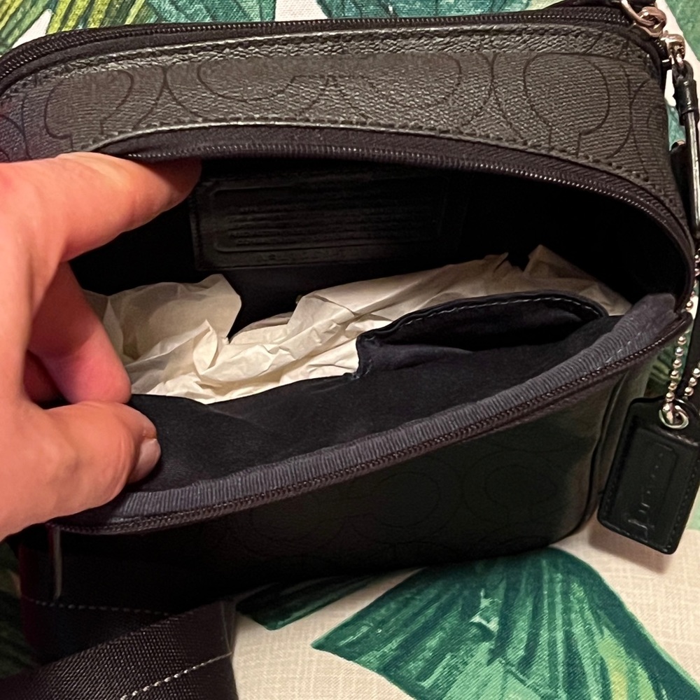 Coach preowned messenger, crossbody, bag Men’s, Women or Unisex. - Picture 12 of 15